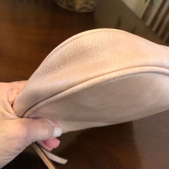 UNBRANDED - Textured Faux Leather Crossbody in Blush Pink. New Gunmetal Chain - Picture 5 of 14